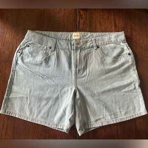 Women’s light wash jean shorts G.H. bass & Co size 8